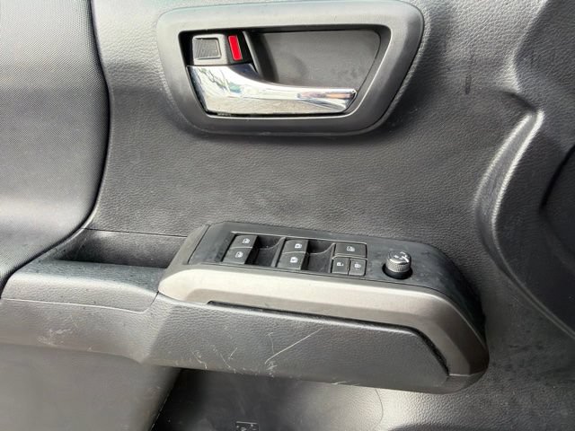 Used 2021 Toyota Tacoma TRD Off-Road AWD/4WD image 14