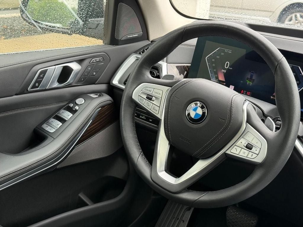 Used 2025 BMW X7 xDrive40i AWD/4WD image 14