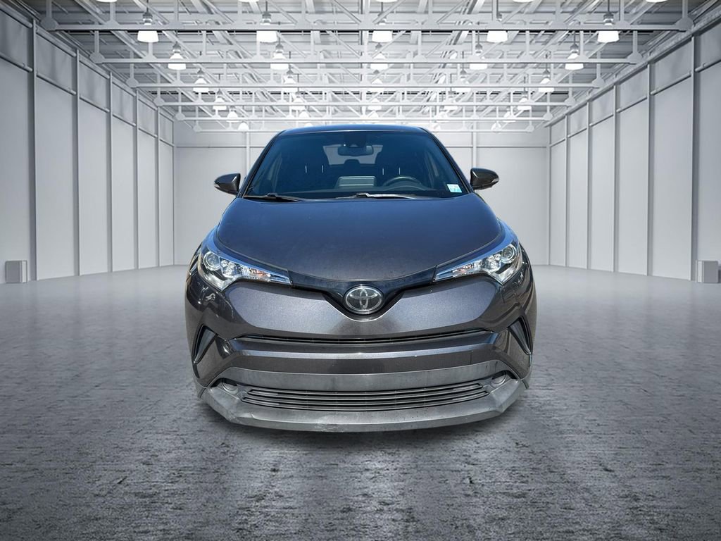 Used 2019 Toyota C-HR XLE video 2