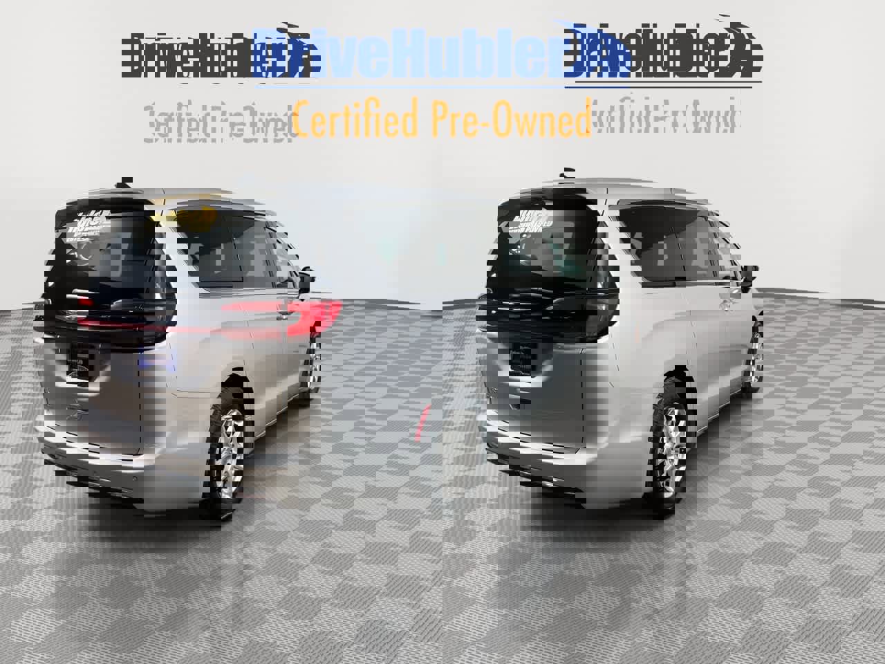 Used 2024 Chrysler Pacifica Touring-L image 8