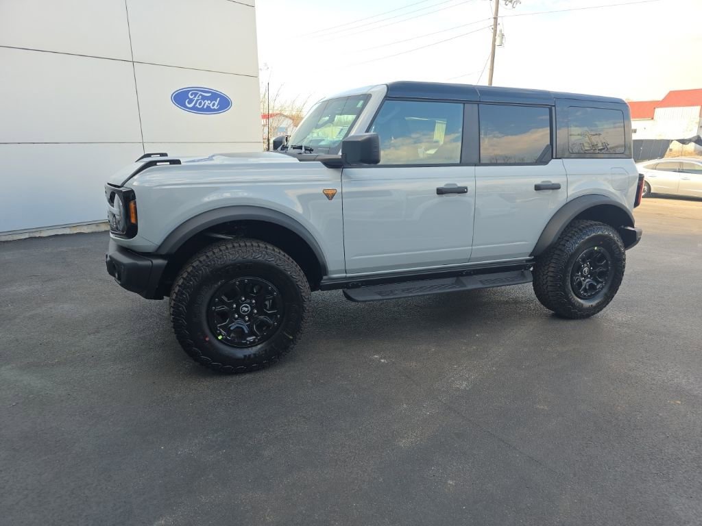 New 2026 Ford Bronco Badlands image 2