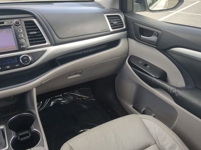 Used 2015 Toyota Highlander XLE FWD image 17