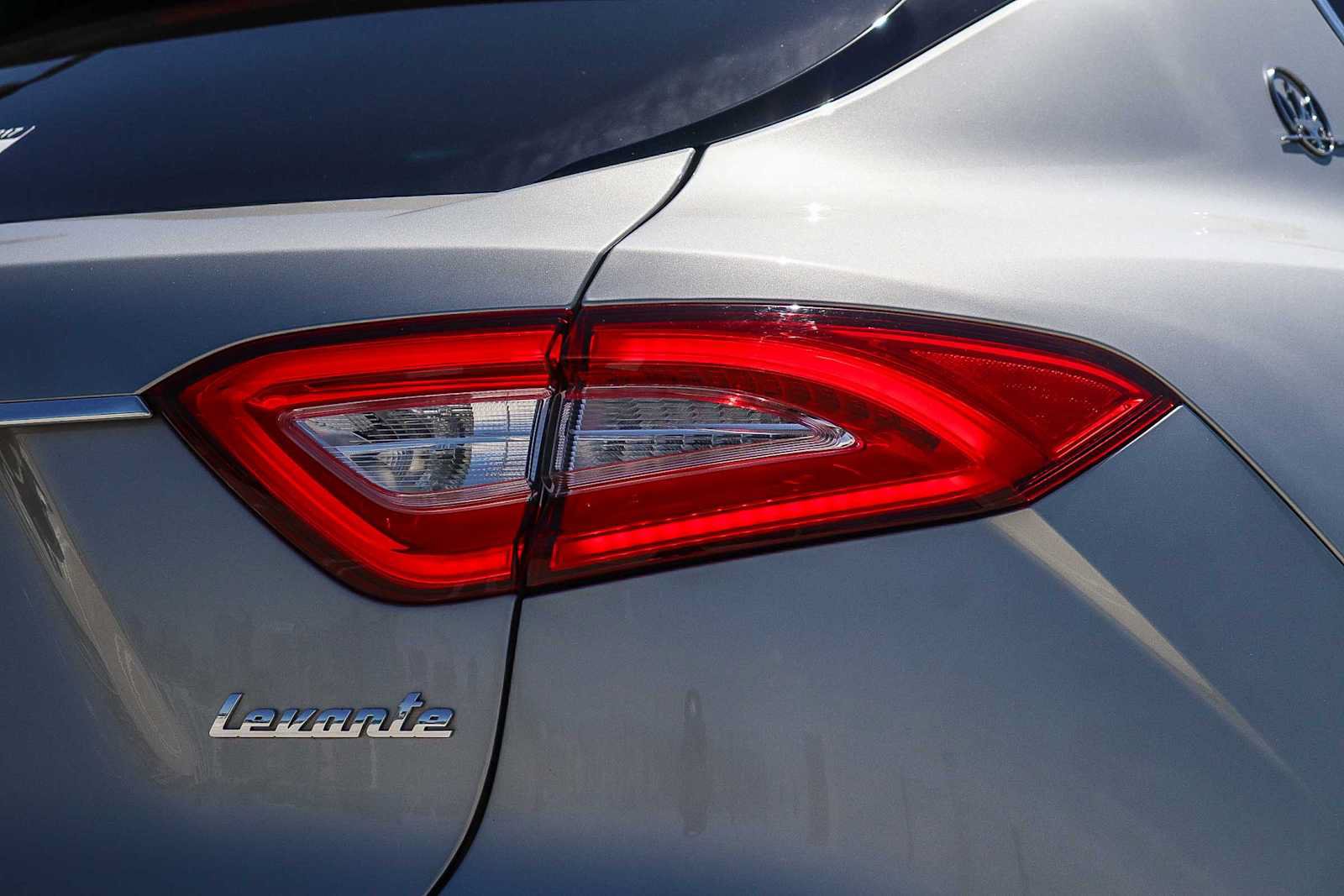 Used 2017 Maserati Levante S AWD/4WD image 10
