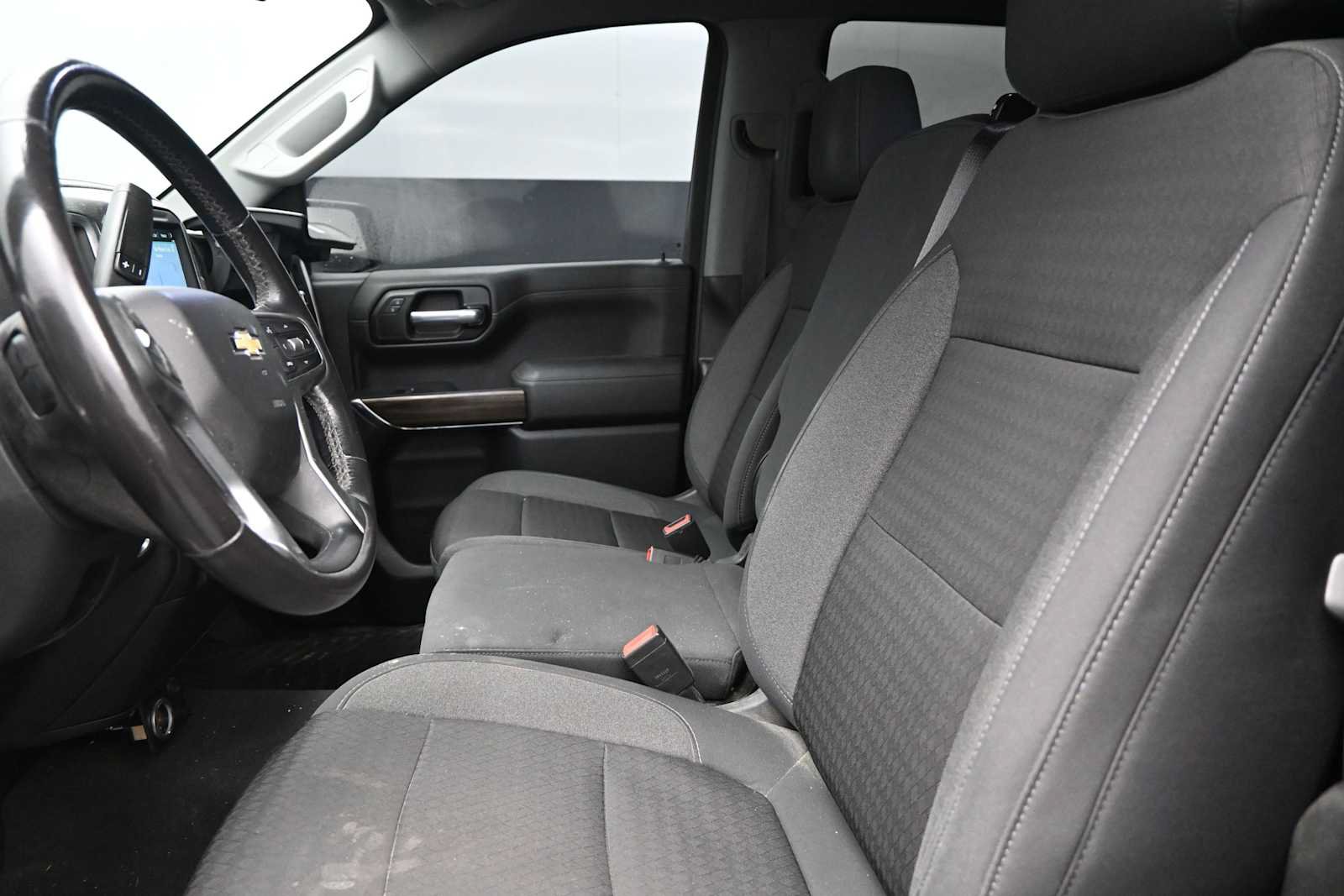 Used 2021 Chevrolet Silverado 1500 LT AWD/4WD image 37
