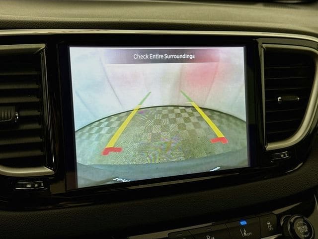 Used 2025 Chrysler Pacifica Select FWD image 14