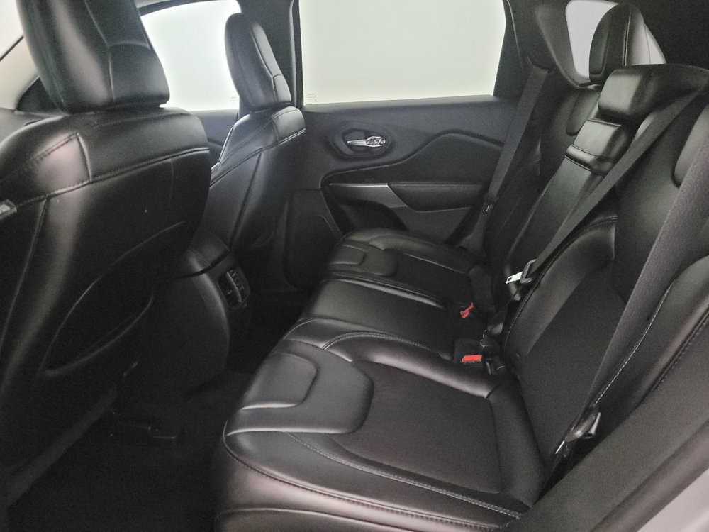 Used 2019 Jeep Cherokee Latitude Plus w/ Cold Weather Group image 18