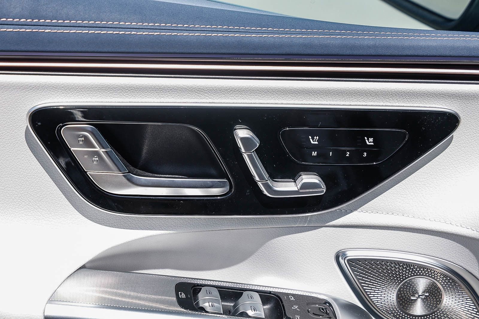 New 2026 Mercedes-Benz EQE 320 4MATIC SUV image 22