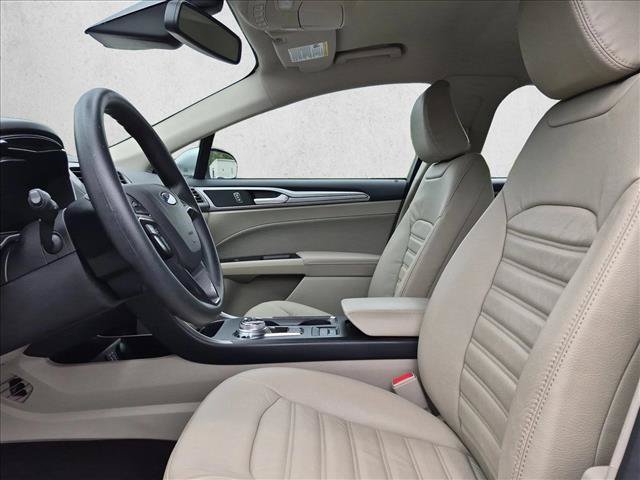Used 2020 Ford Fusion SE FWD image 16