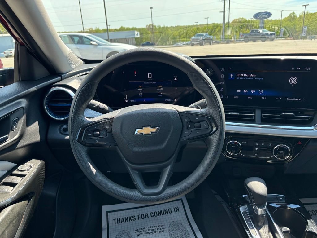 Used 2025 Chevrolet Trax LT image 14