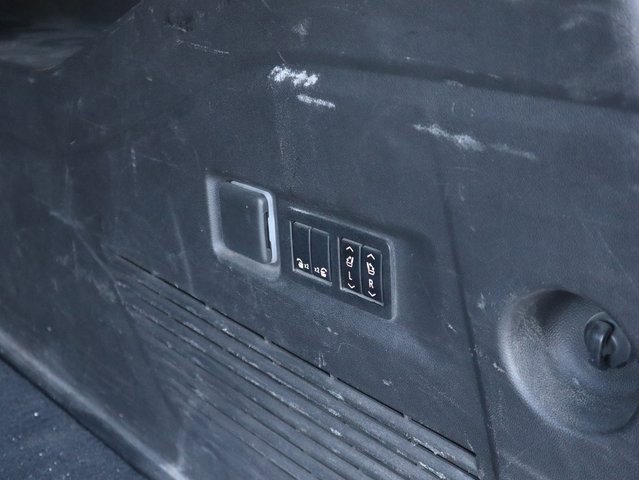 Used 2021 Chevrolet Suburban RST w/ Luxury Package image 9