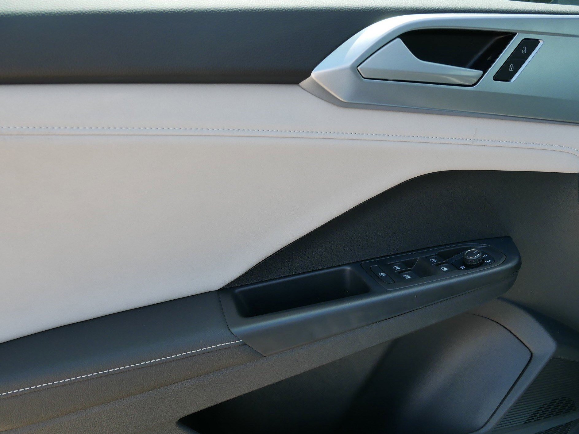 New 2026 Volkswagen Taos SE AWD/4WD image 5