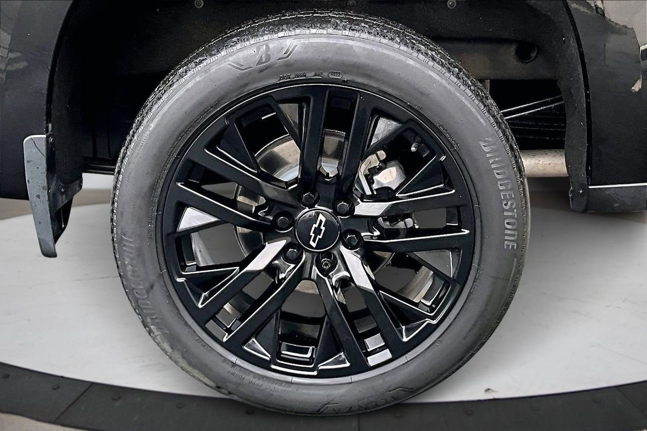 Used 2025 Chevrolet Silverado 1500 High Country w/ Midnight Edition image 36