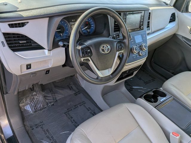 Used 2020 Toyota Sienna LE w/ Carpet Mat Package FWD image 19