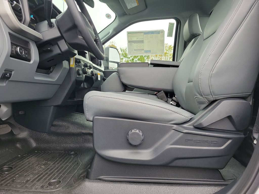 New 2026 Ford F250 XL w/ FX4 Off-Road Package AWD/4WD image 13