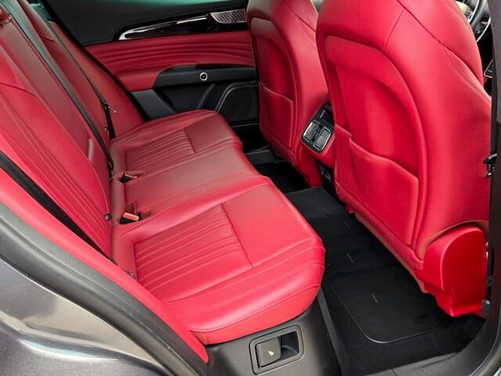 Used 2023 Maserati Grecale Modena AWD/4WD image 15