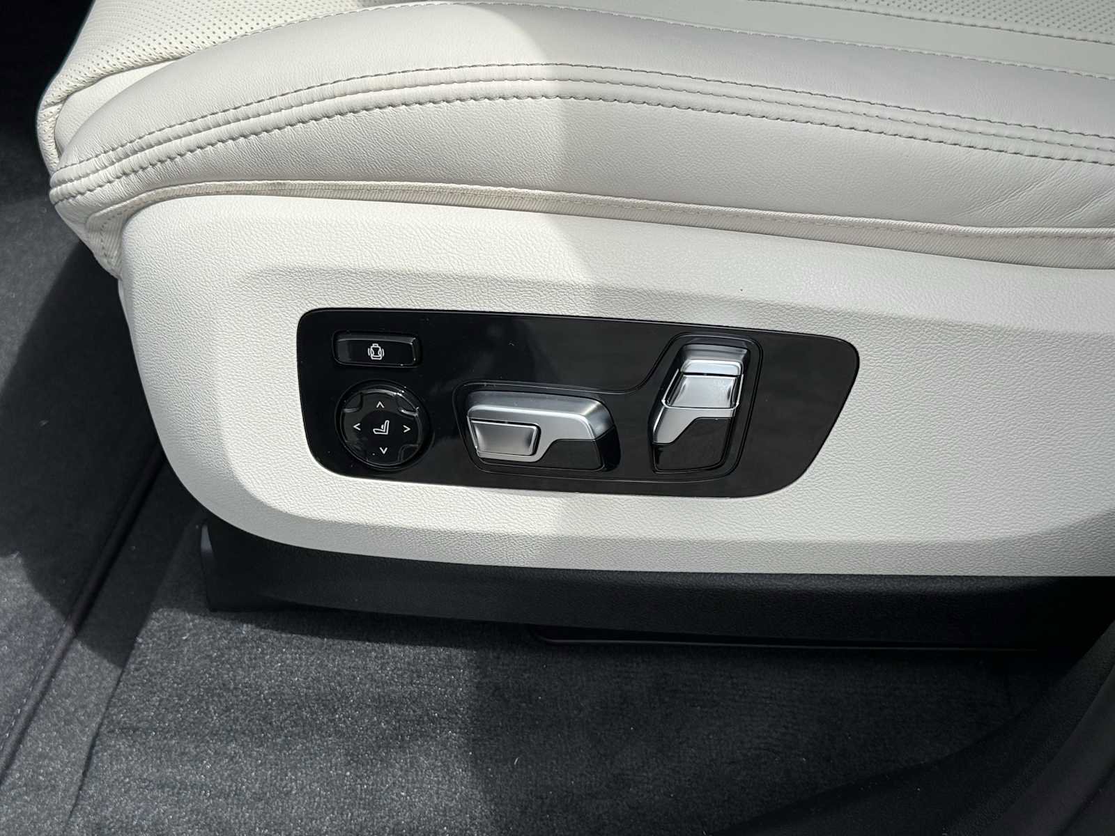 New 2026 BMW X5 xDrive40i w/ M Sport Package image 11