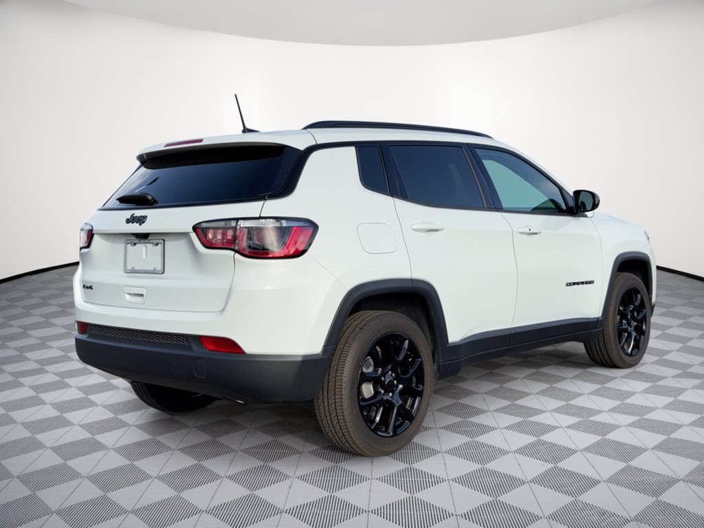Used 2025 Jeep Compass Latitude w/ Altitude Special Edition AWD/4WD image 9