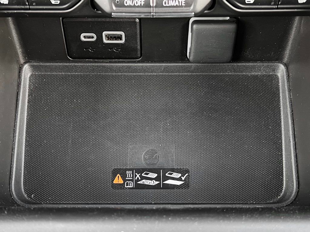 Used 2024 Chevrolet Suburban RST image 24