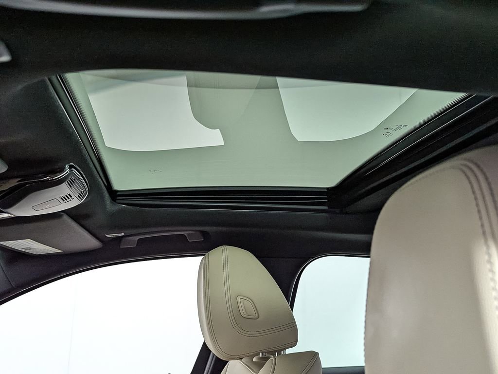 Certified 2023 BMW 330i xDrive Sedan w/ Driving Assistance Package image 12