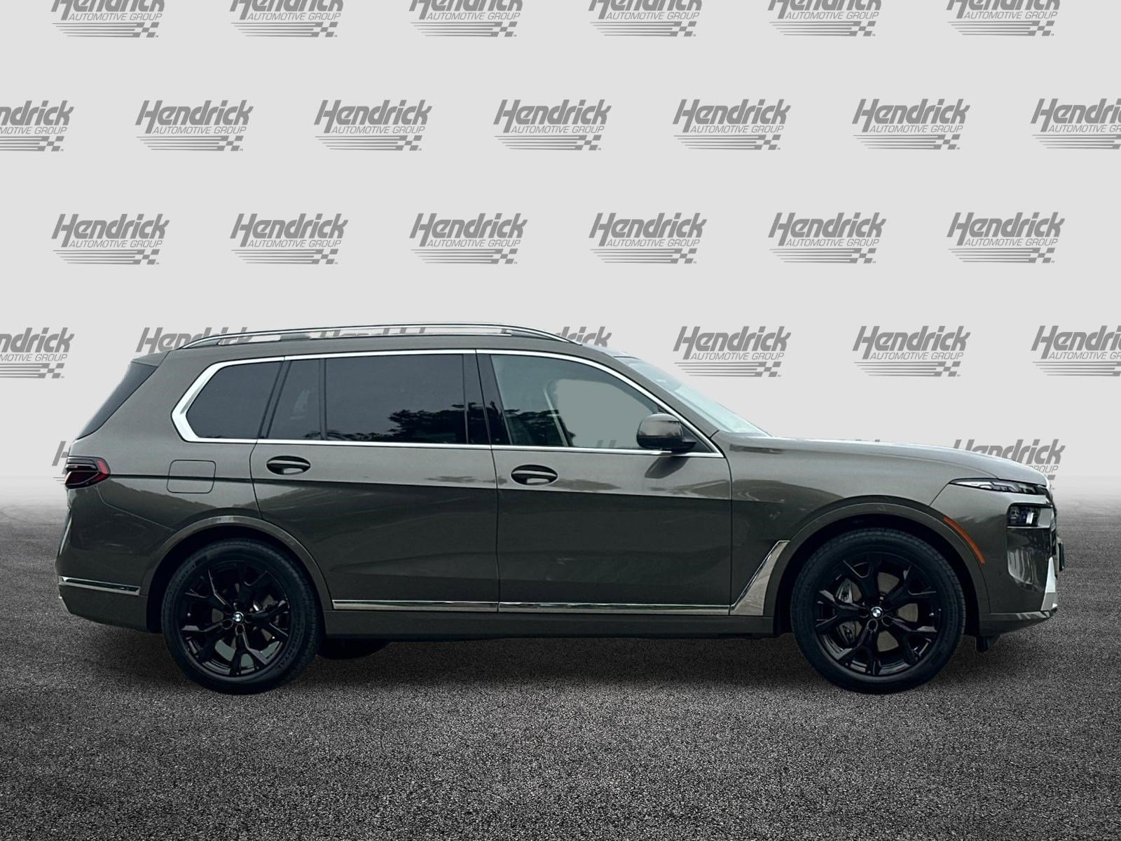 Used 2025 BMW X7 xDrive40i w/ Premium Package AWD/4WD image 3