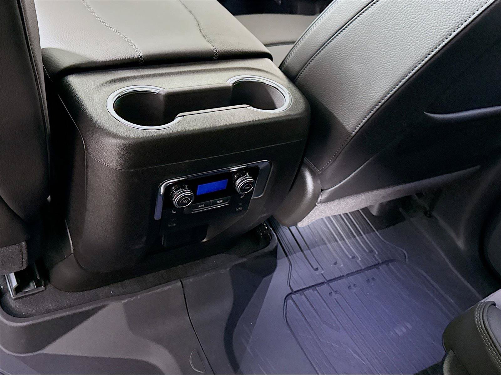 New 2026 GMC Yukon XL Denali w/ Sun & Power Step Package AWD/4WD image 20