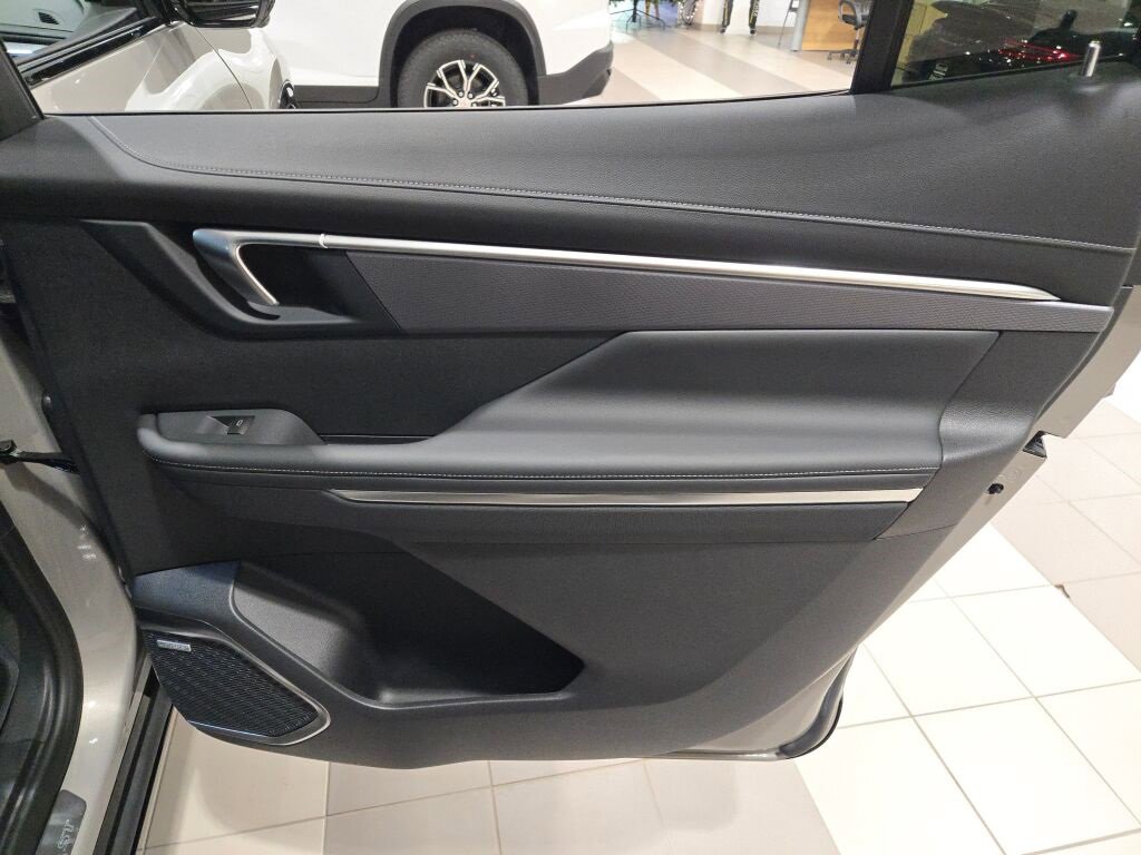 New 2026 Buick Enclave Sport Touring w/ LPO, Floor Liner Package image 10