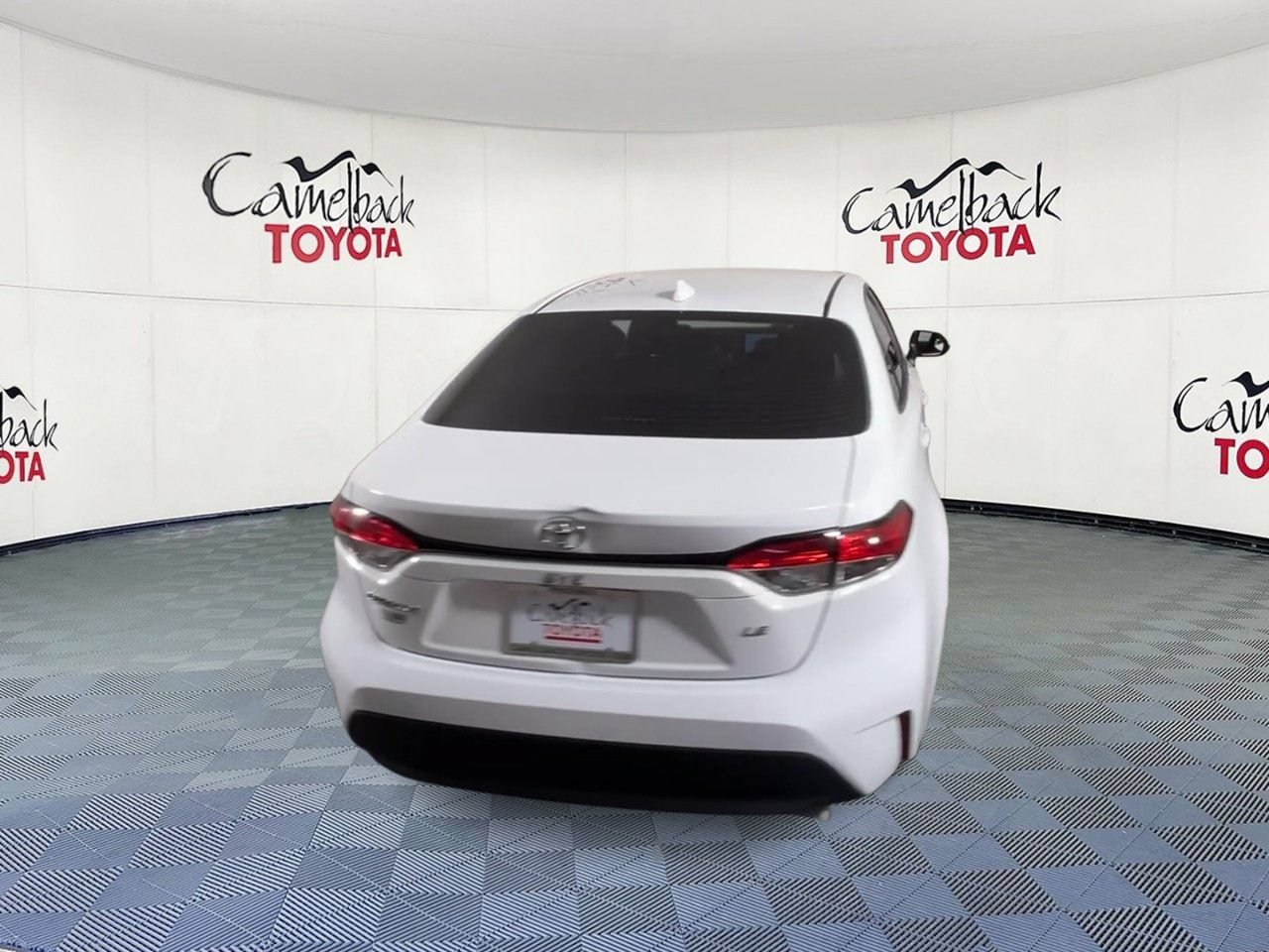 Used 2025 Toyota Corolla LE FWD image 9