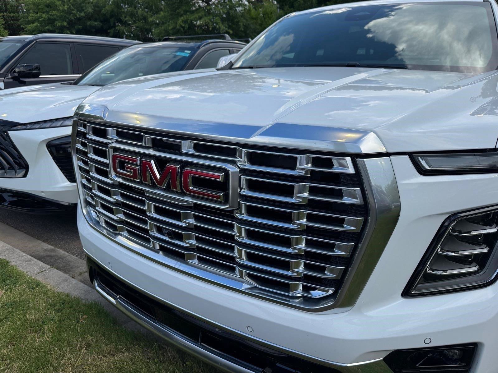 Used 2026 GMC Yukon XL Denali w/ Sun & Power Step Package AWD/4WD image 5