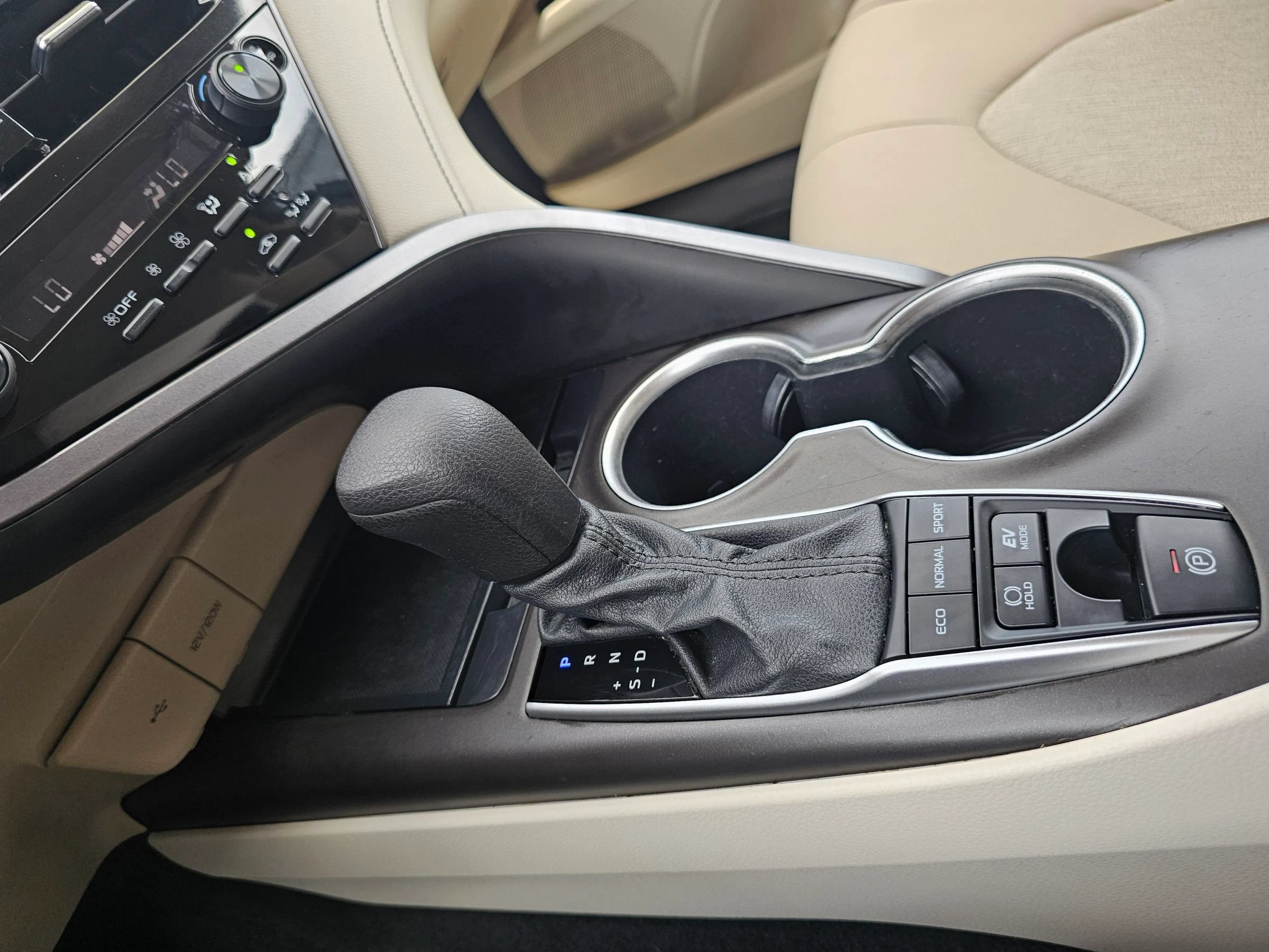 Used 2021 Toyota Camry LE FWD image 31