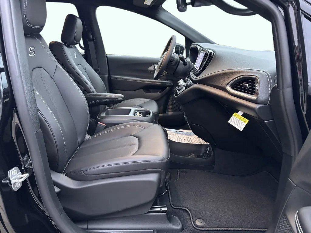 New 2026 Chrysler Pacifica Select w/ S Appearance Package AWD/4WD image 30