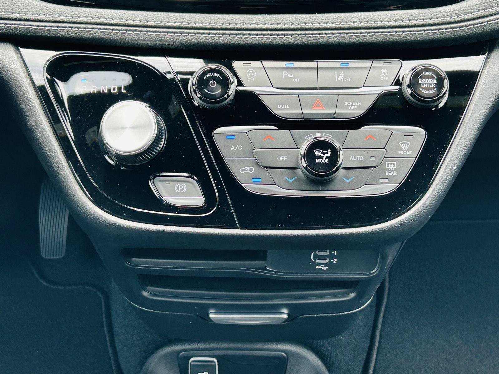 New 2027 Chrysler Pacifica Select FWD image 22