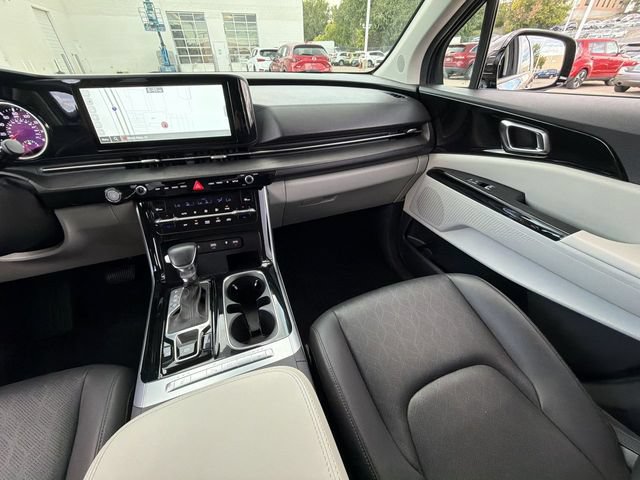 Used 2023 Kia Carnival EX FWD image 13