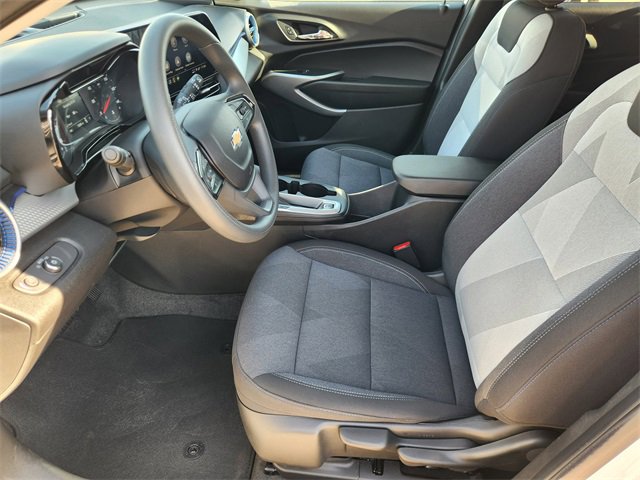 Used 2025 Chevrolet Trax LS w/ LS Convenience Package image 13