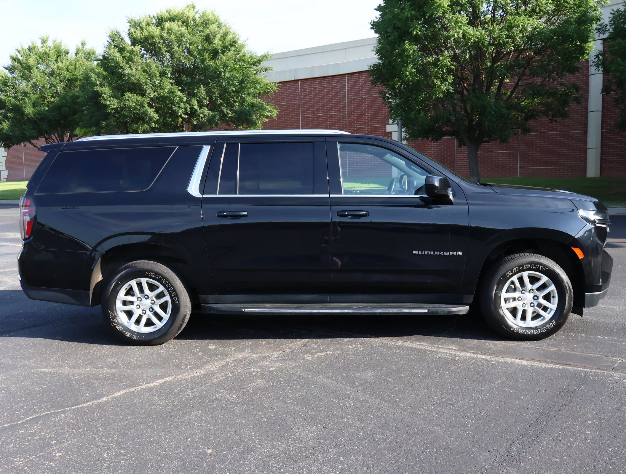 Used 2024 Chevrolet Suburban LT AWD/4WD image 36