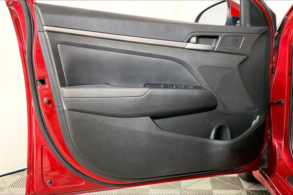 Used 2017 Hyundai Elantra Limited image 21