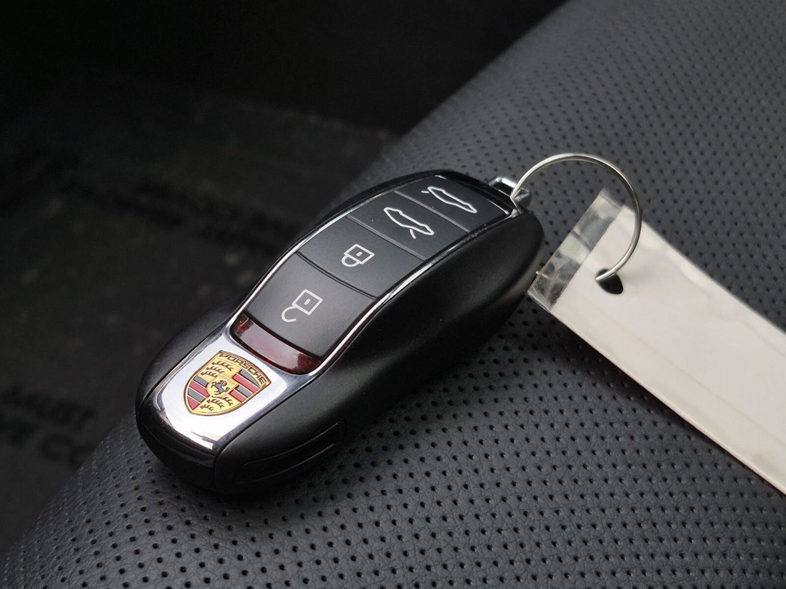 Used 2024 Porsche 718 Cayman RWD image 31