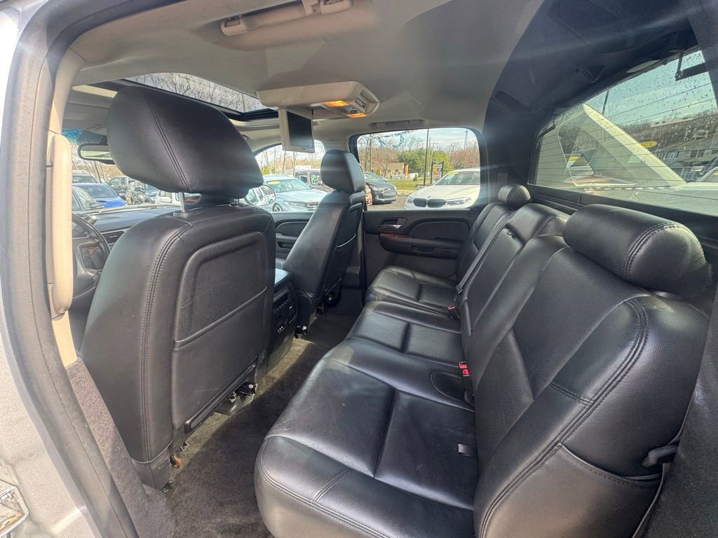 Used 2013 Chevrolet Avalanche LTZ image 26