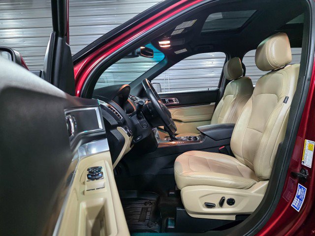 Used 2017 Ford Explorer Limited w/ Equipment Group 301A AWD/4WD image 13