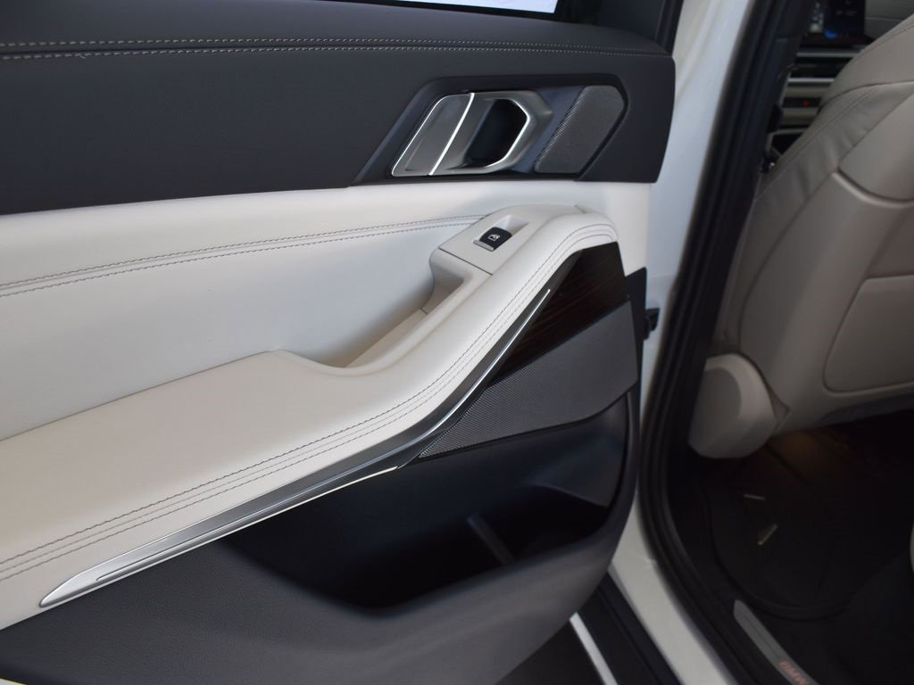 New 2026 BMW X5 sDrive40i w/ Climate Comfort Package image 15