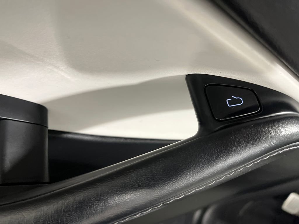 Used 2021 Tesla Model Y Performance image 10