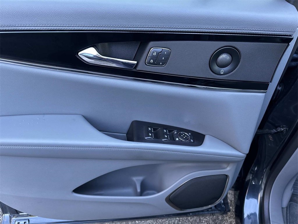 Used 2022 Lincoln Nautilus Reserve w/ Equipment Group 201A image 17