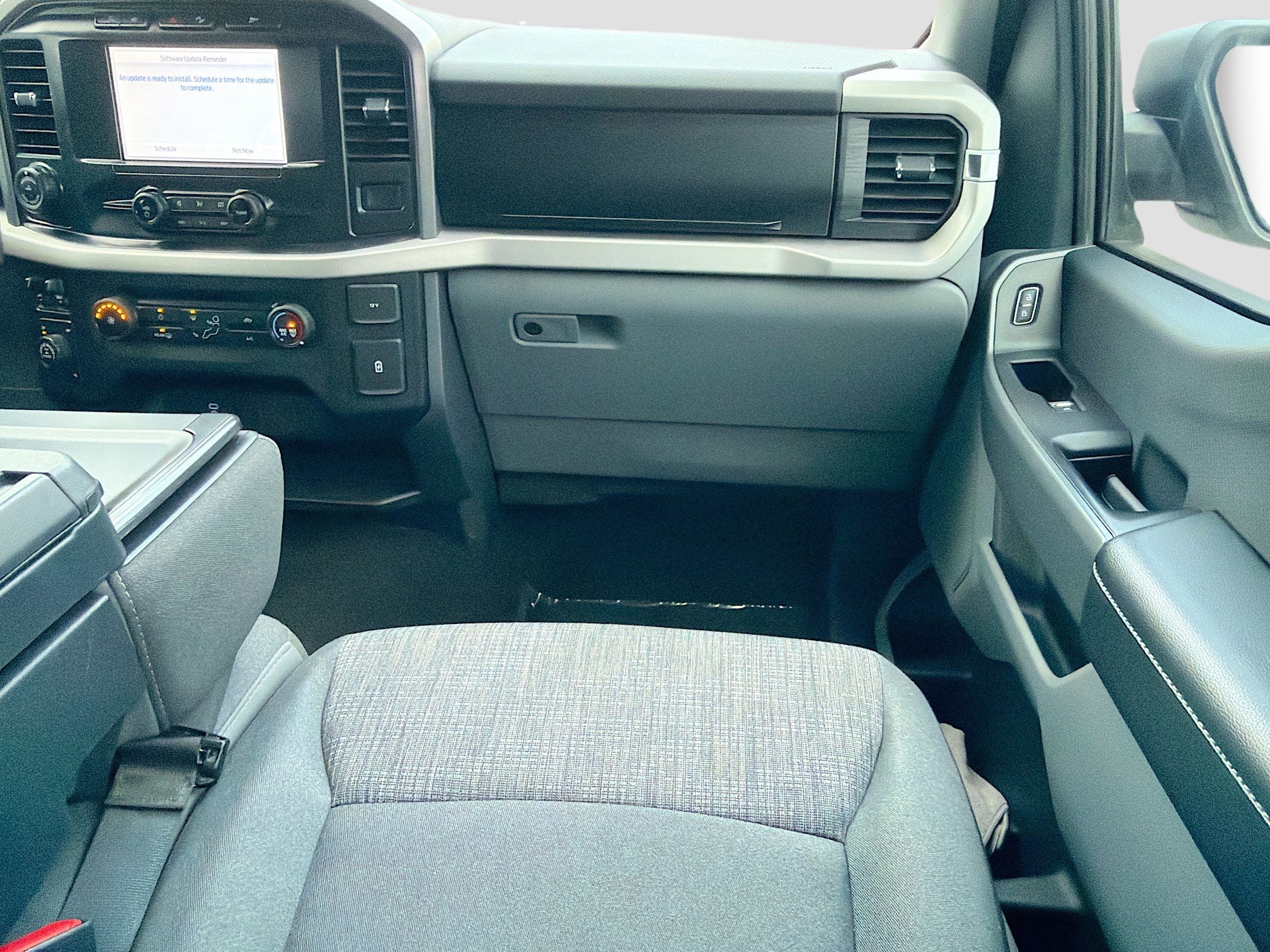 Used 2022 Ford F150 XLT w/ Trailer Tow Package image 17