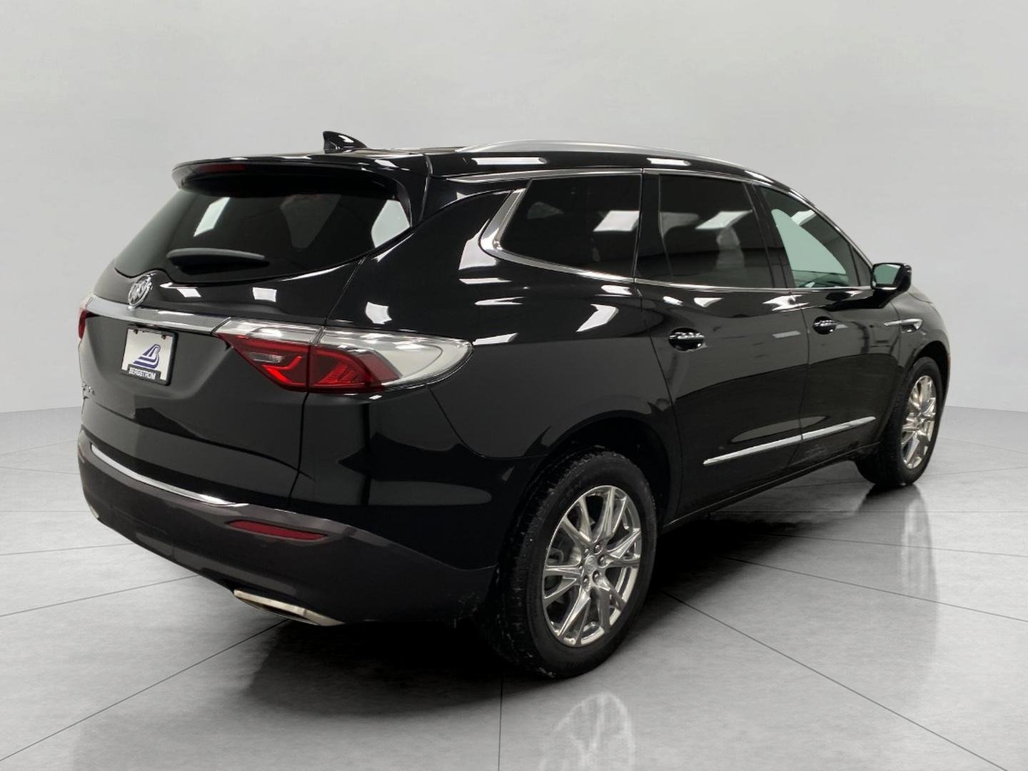 Used 2022 Buick Enclave Essence w/ Experience Buick Package image 4