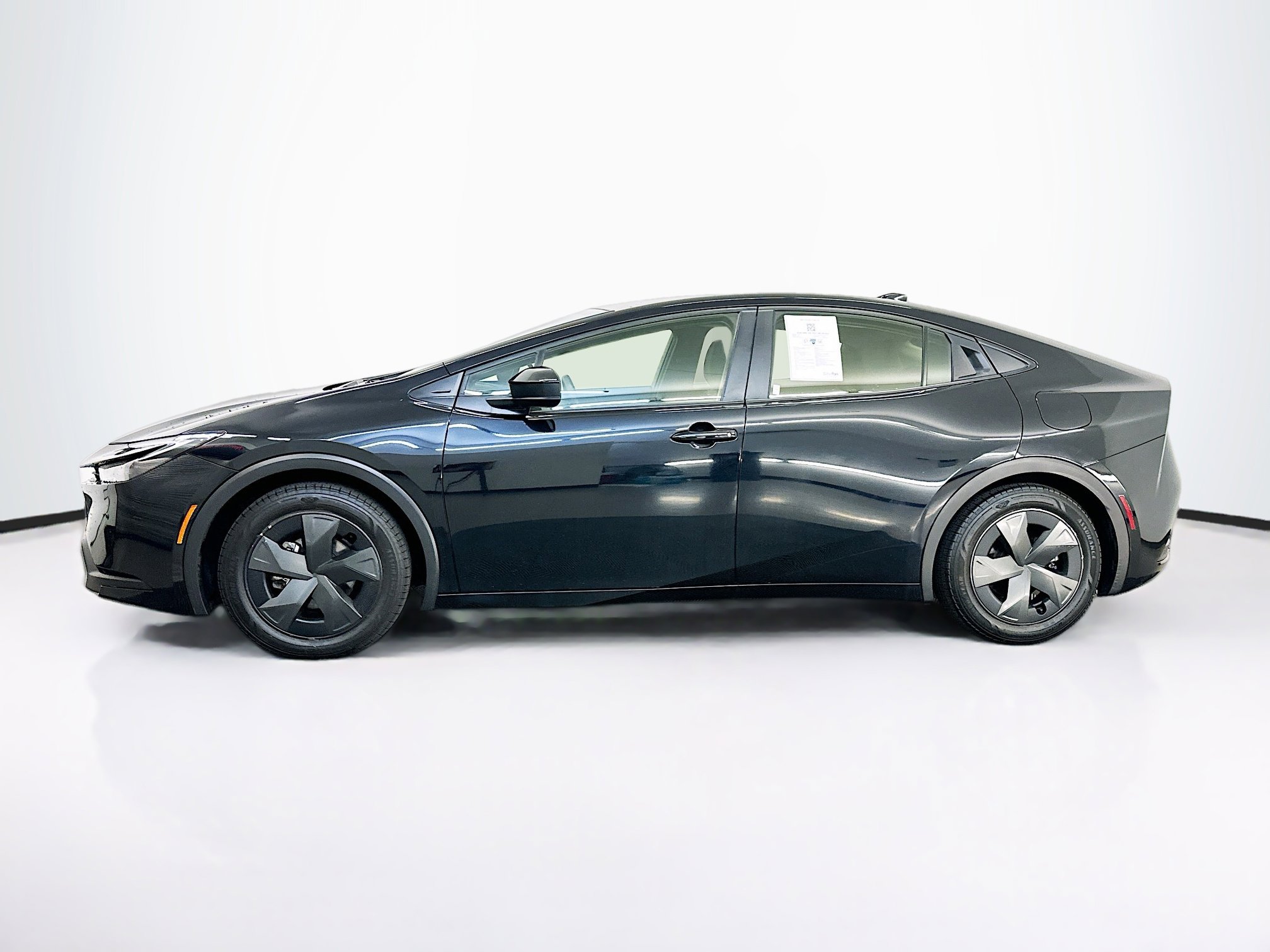 Used 2024 Toyota Prius LE image 4