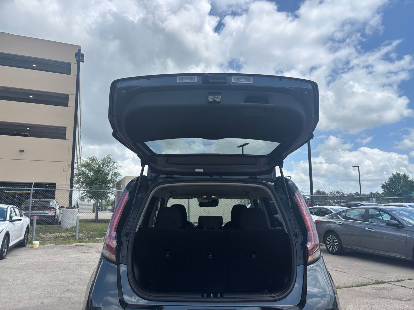 Used 2025 Kia Soul LX w/ LX Technology Package FWD image 29