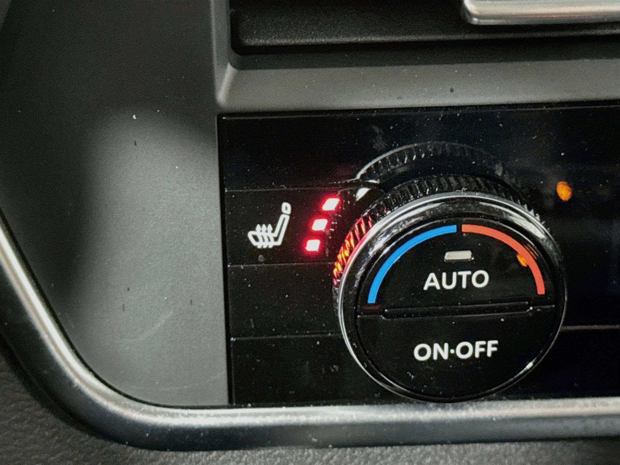 Used 2024 Nissan Rogue SV w/ SV Premium Package AWD/4WD image 19