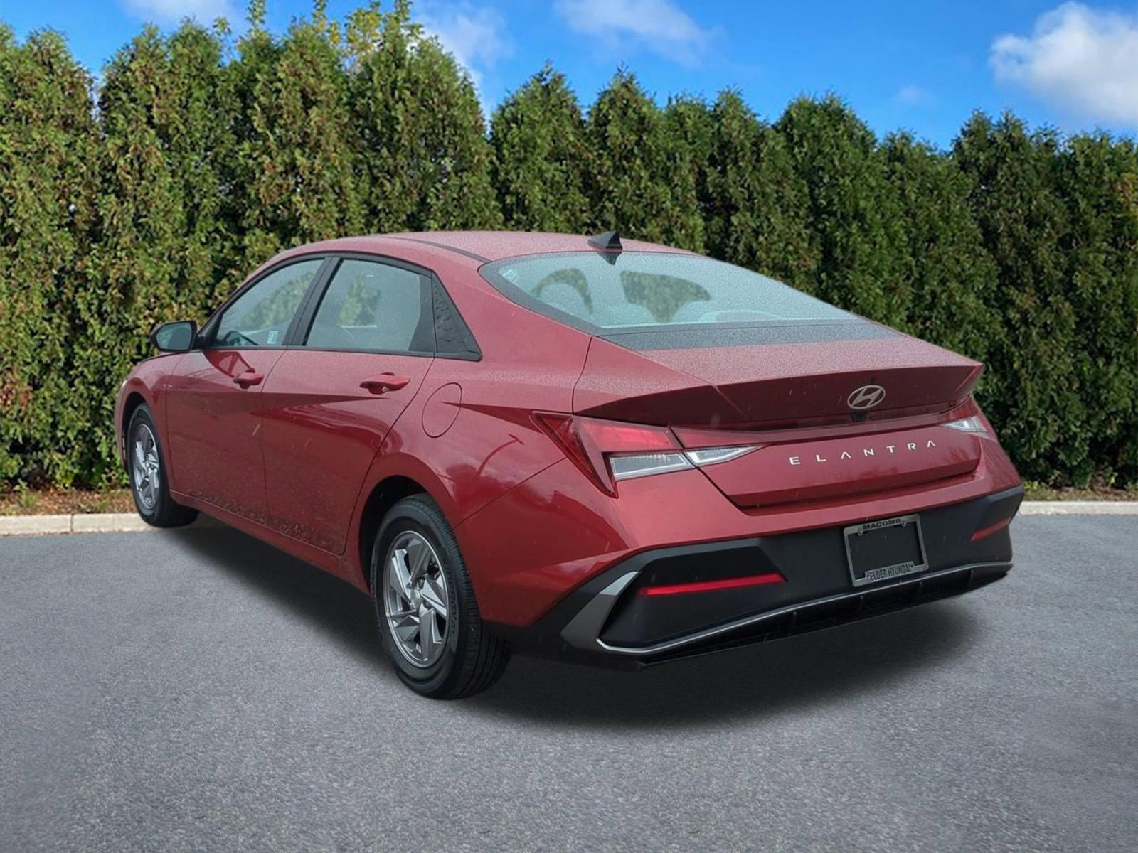 Certified 2024 Hyundai Elantra SE FWD image 6