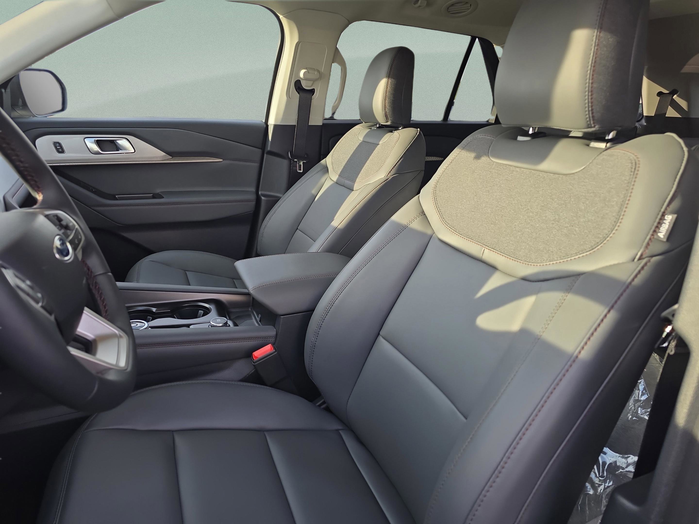 New 2026 Ford Explorer Active w/ Active Comfort Package image 15