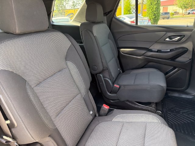 Used 2022 Chevrolet Traverse LT FWD image 27