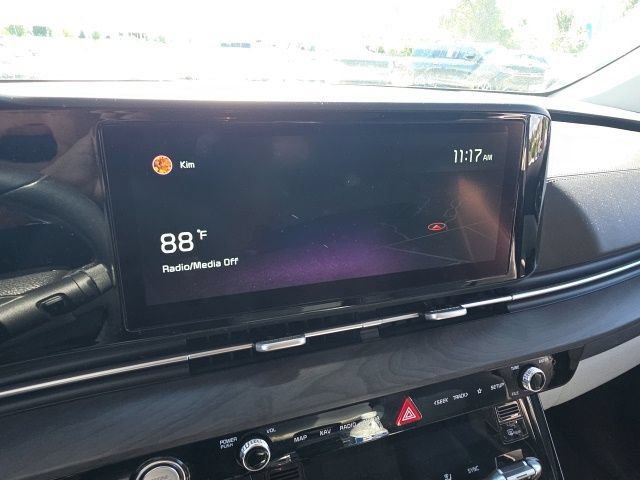 Used 2022 Kia Carnival EX FWD image 18